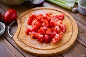 Салат с сельдереем, капустой и помидорами Салат с сельдереем, капустой и помидорами