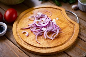Салат с сельдереем, капустой и помидорами Салат с сельдереем, капустой и помидорами