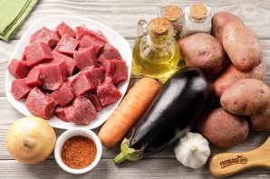 Тушёная картошка с мясом и баклажанами