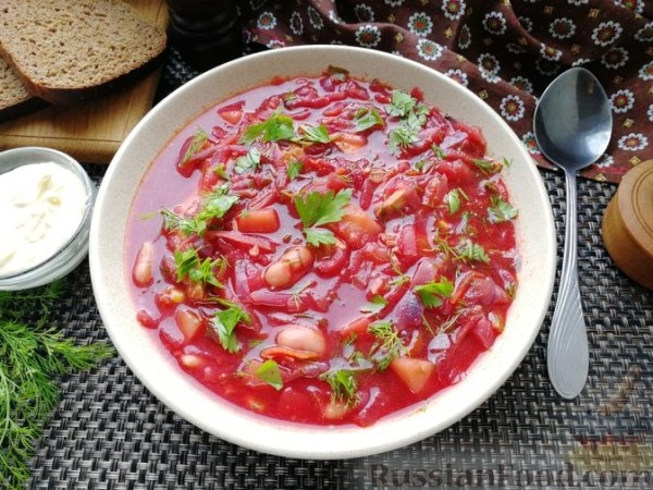 Борщ с краснокочанной капустой, фасолью и кукурузой