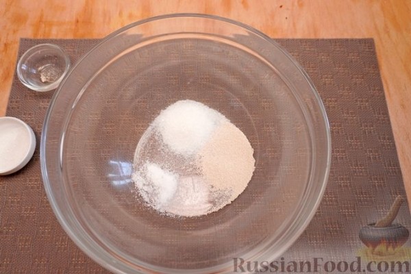Цельнозерновая пицца с грушей, грибами, маслинами и острым перцем