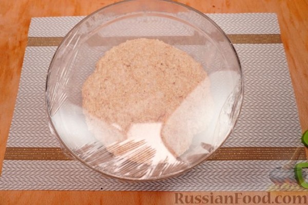 Цельнозерновая пицца с грушей, грибами, маслинами и острым перцем