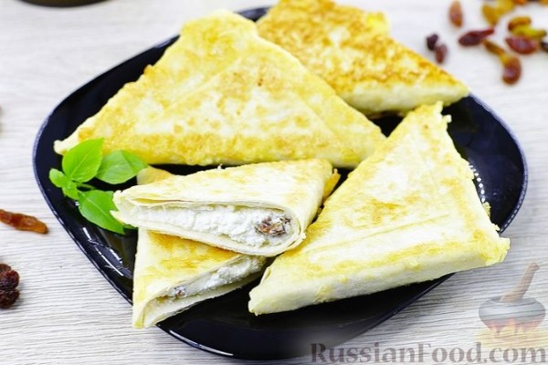 Конвертики из лаваша с творогом и изюмом