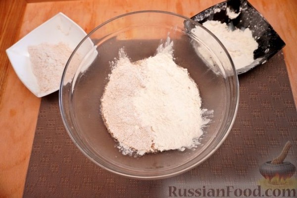 Цельнозерновая пицца с грушей, грибами, маслинами и острым перцем