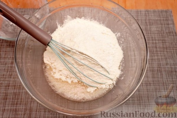Дрожжевая вертута с жареным репчатым луком, чесноком и зеленью