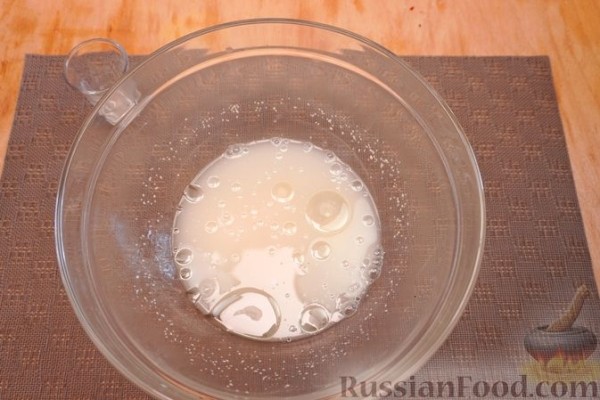 Цельнозерновая пицца с грушей, грибами, маслинами и острым перцем
