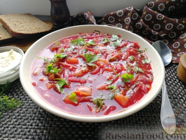 Борщ с краснокочанной капустой, фасолью и кукурузой