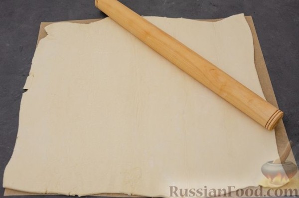 Пирог "Ель" из слоёного теста, с какао и корицей
