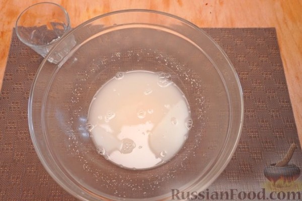 Цельнозерновая пицца с грушей, грибами, маслинами и острым перцем