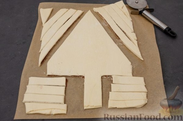 Пирог "Ель" из слоёного теста, с какао и корицей