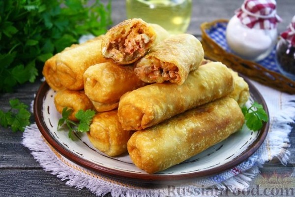 Жареные пирожки с мясом и сыром