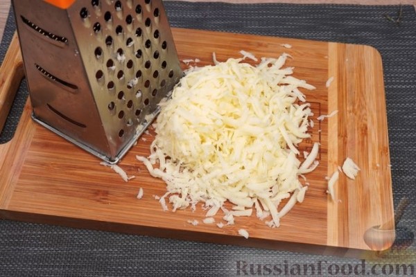 Стейки из цветной капусты с курицей и сыром