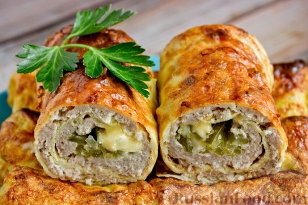 Бризоли с мясным фаршем, солёными огурцами и сыром (в духовке)