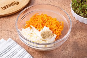 Рулетики из баклажана с сыром и морковью
