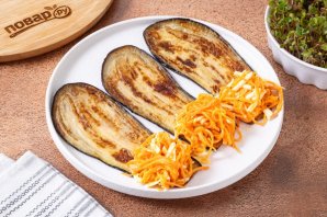 Рулетики из баклажана с сыром и морковью