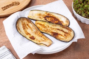 Рулетики из баклажана с сыром и морковью