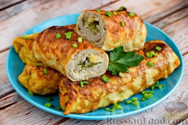 Бризоли с мясным фаршем, солёными огурцами и сыром (в духовке)