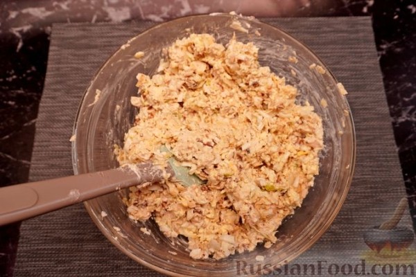 Салат "Змея" с курицей, плавленым сыром и яблоками