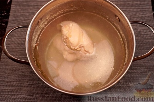 Салат "Змея" с курицей, плавленым сыром и яблоками