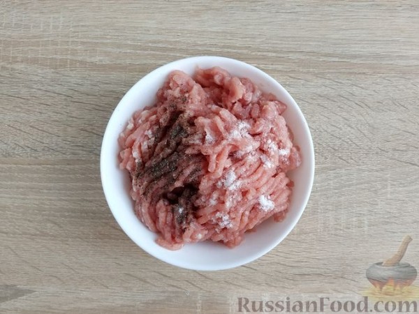 Бризоли с мясным фаршем, солёными огурцами и сыром (в духовке)