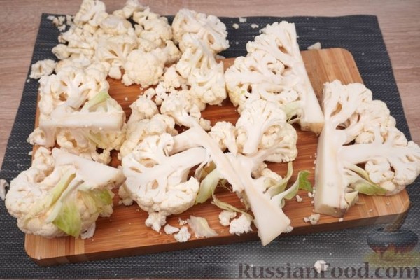 Стейки из цветной капусты с курицей и сыром