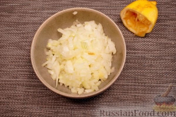Салат "Змея" с курицей, плавленым сыром и яблоками