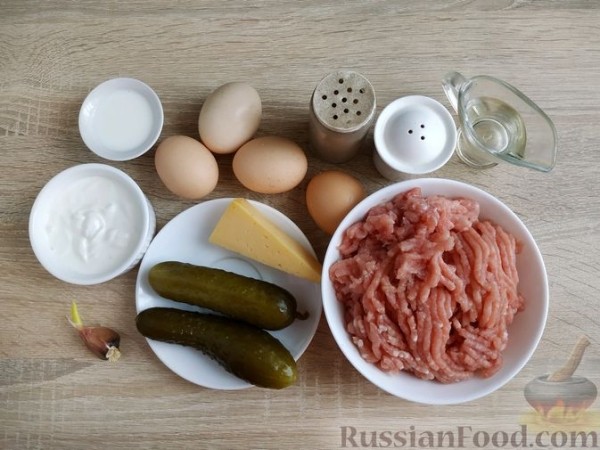 Бризоли с мясным фаршем, солёными огурцами и сыром (в духовке)