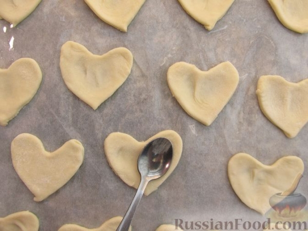 Слоёное печенье "Сердечки" с джемом