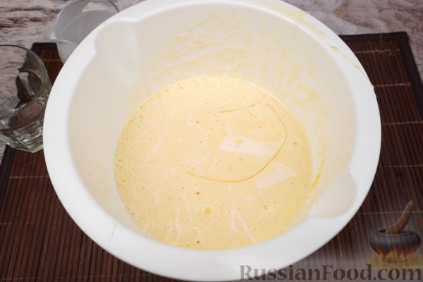 Пирог-перевёртыш на кефире, с морковью и орехами