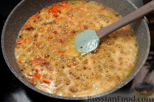 Пирог-перевёртыш на кефире, с морковью и орехами