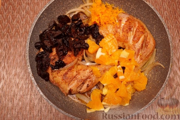 Куриные окорочка, запечённые с апельсином и черносливом