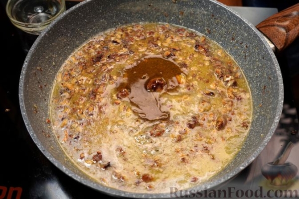 Пирог-перевёртыш на кефире, с морковью и орехами