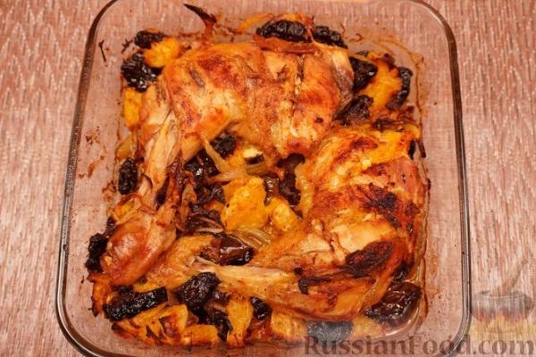 Куриные окорочка, запечённые с апельсином и черносливом