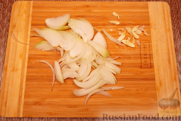 Куриные окорочка, запечённые с апельсином и черносливом
