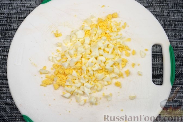 Картофельно-творожные пирожки с зеленью и яйцом