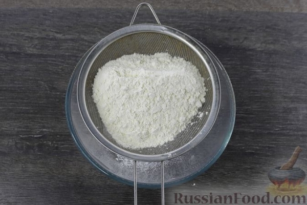 Дрожжевой пирог с куриными желудочками в сметане