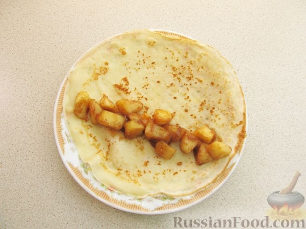 Блинчики с яблоками и корицей