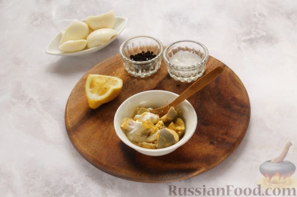 Салат из капусты, огурцов и яиц