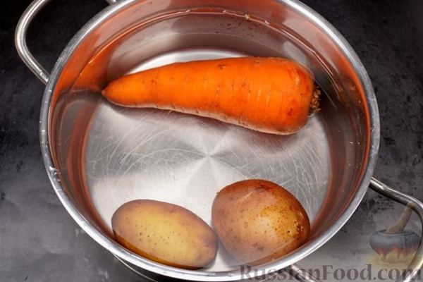 Винегрет с виноградом и орехами