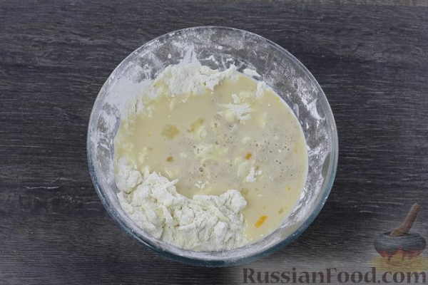 Дрожжевой пирог с куриными желудочками в сметане