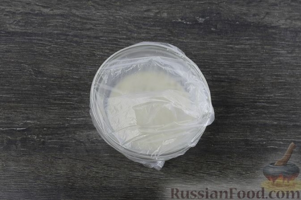 Дрожжевой пирог с куриными желудочками в сметане