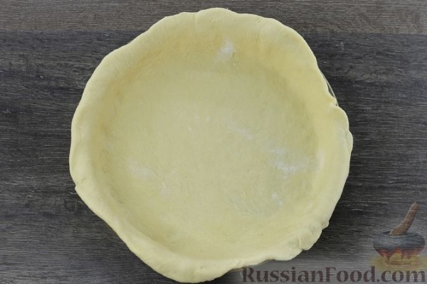 Дрожжевой пирог с куриными желудочками в сметане