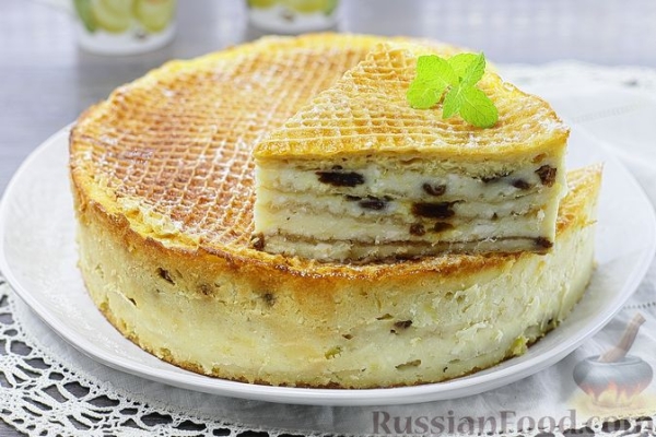 Вафельный торт с начинкой из творога, яблок и изюма