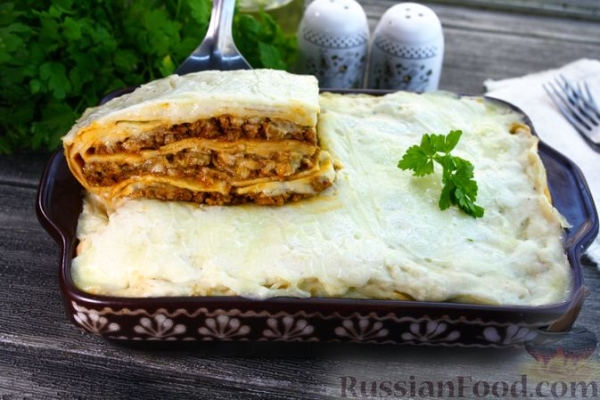 Лазанья из блинов, с мясом и сыром