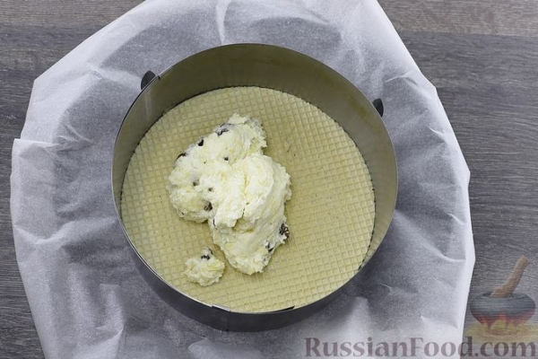 Вафельный торт с начинкой из творога, яблок и изюма