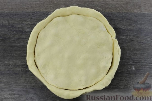 Дрожжевой пирог с куриными желудочками в сметане