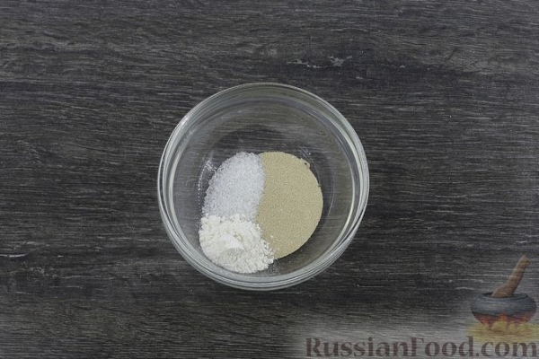 Дрожжевой пирог с куриными желудочками в сметане