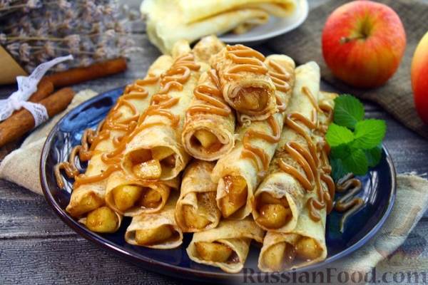 Блинчики с яблоками и корицей