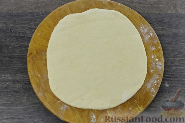 Дрожжевой пирог с куриными желудочками в сметане