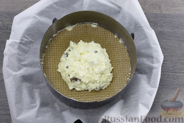 Вафельный торт с начинкой из творога, яблок и изюма